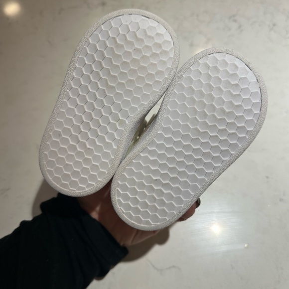 ADIDAS Grand Court 1 TODDLER Sz 4K WHITE
Iridescent leather tennis SHOES Velcro - Picture 8 of 9